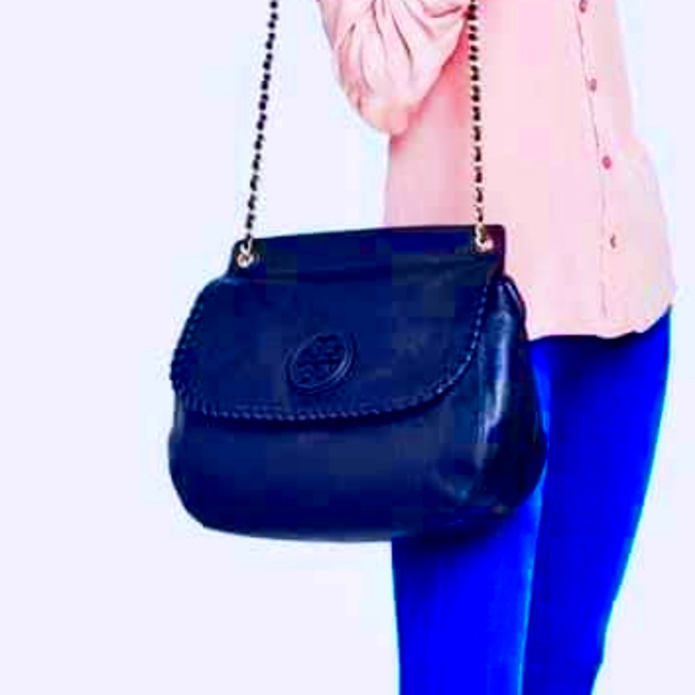 ⭐️🌟 𝐑𝐀𝐑𝐄 ⭐️⭐️Marion SaddlebagColor: Tory Navy (close to black)